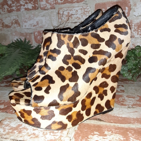 Steve Madden Wiicked L Wedge in Leopard - Picture 7 of 16